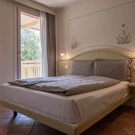 Club Aparthotel 4*