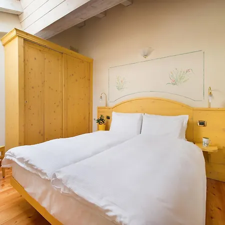 Club Aparthotel 4*